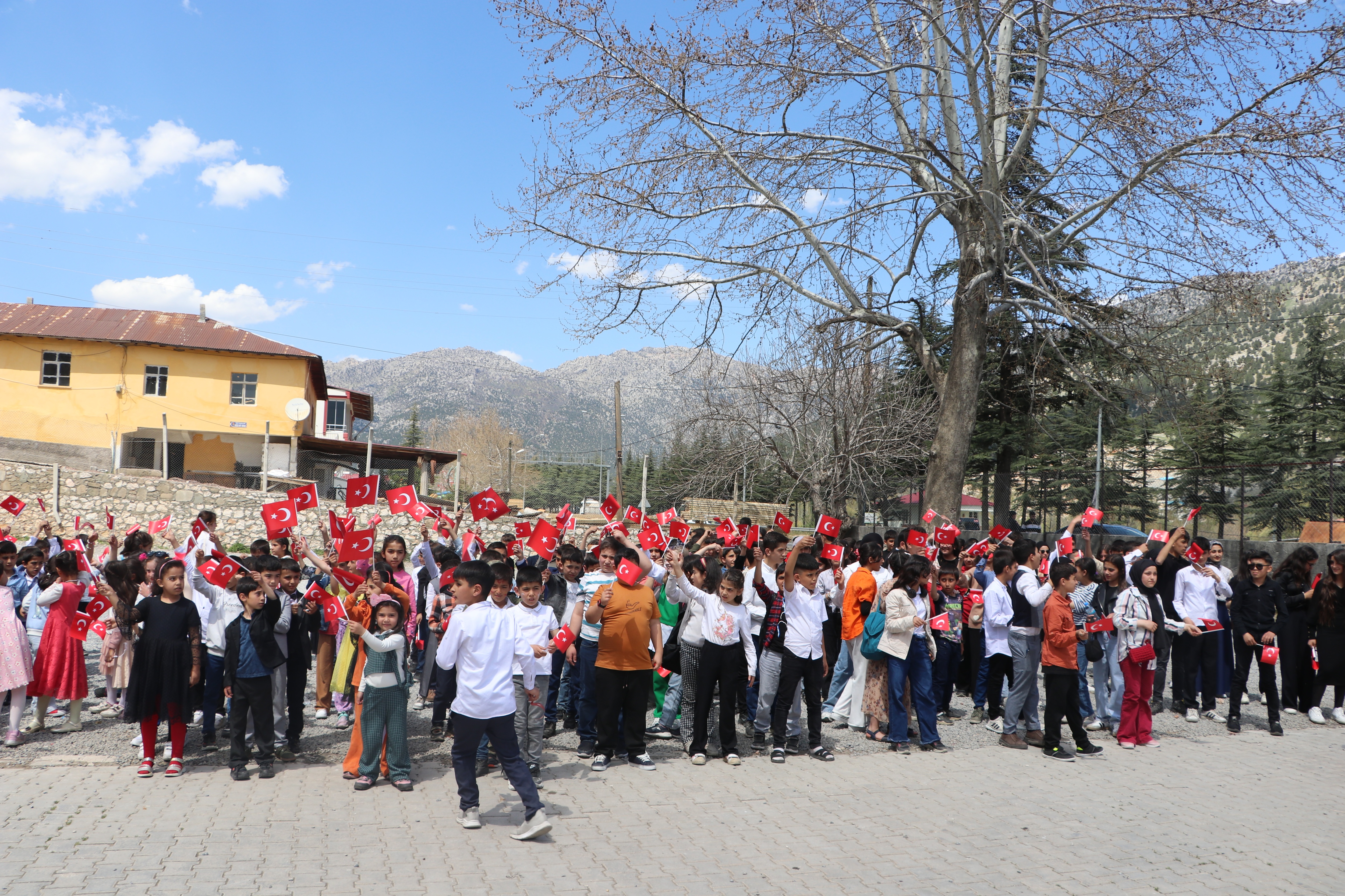 Adana’dan Gelen Askeri Bando, Kahramanmaraşlı Öğrencilerle Buluştu (7)