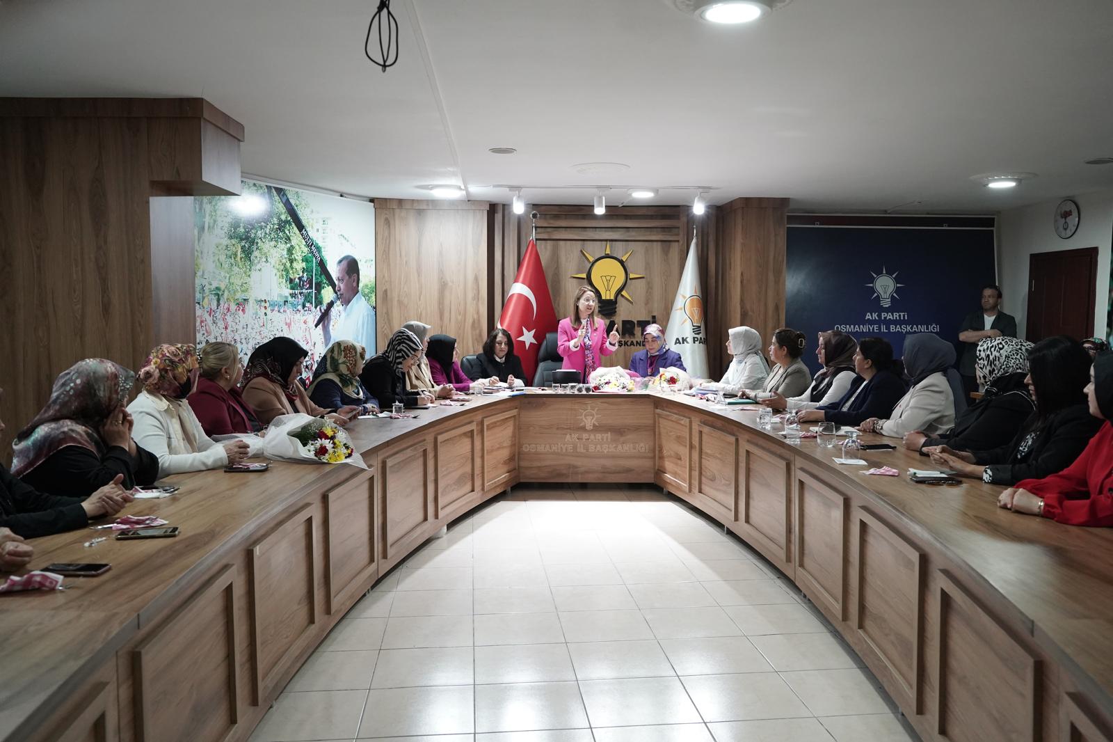 Ak Parti Kadın Kolları'ndan Kahramanmaraş'a Çıkarma (4)