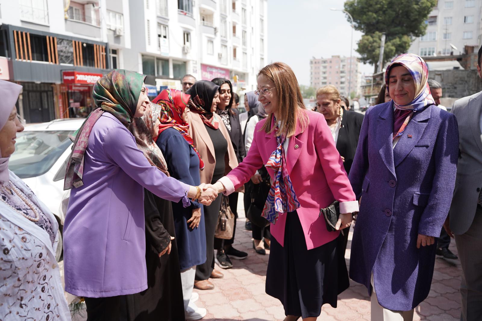 Ak Parti Kadın Kolları'ndan Kahramanmaraş'a Çıkarma (6)