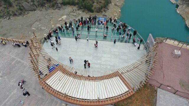 Ali Kayası Cam Teras'ı Bayram Tatilinde Ziyaretçilerini Ağırlıyororta Aa 20250402 37516755 37516745 Ali Kayasi Cam Teras Bayram Tatilinde Ziyaretcilerini Agirliyor-2