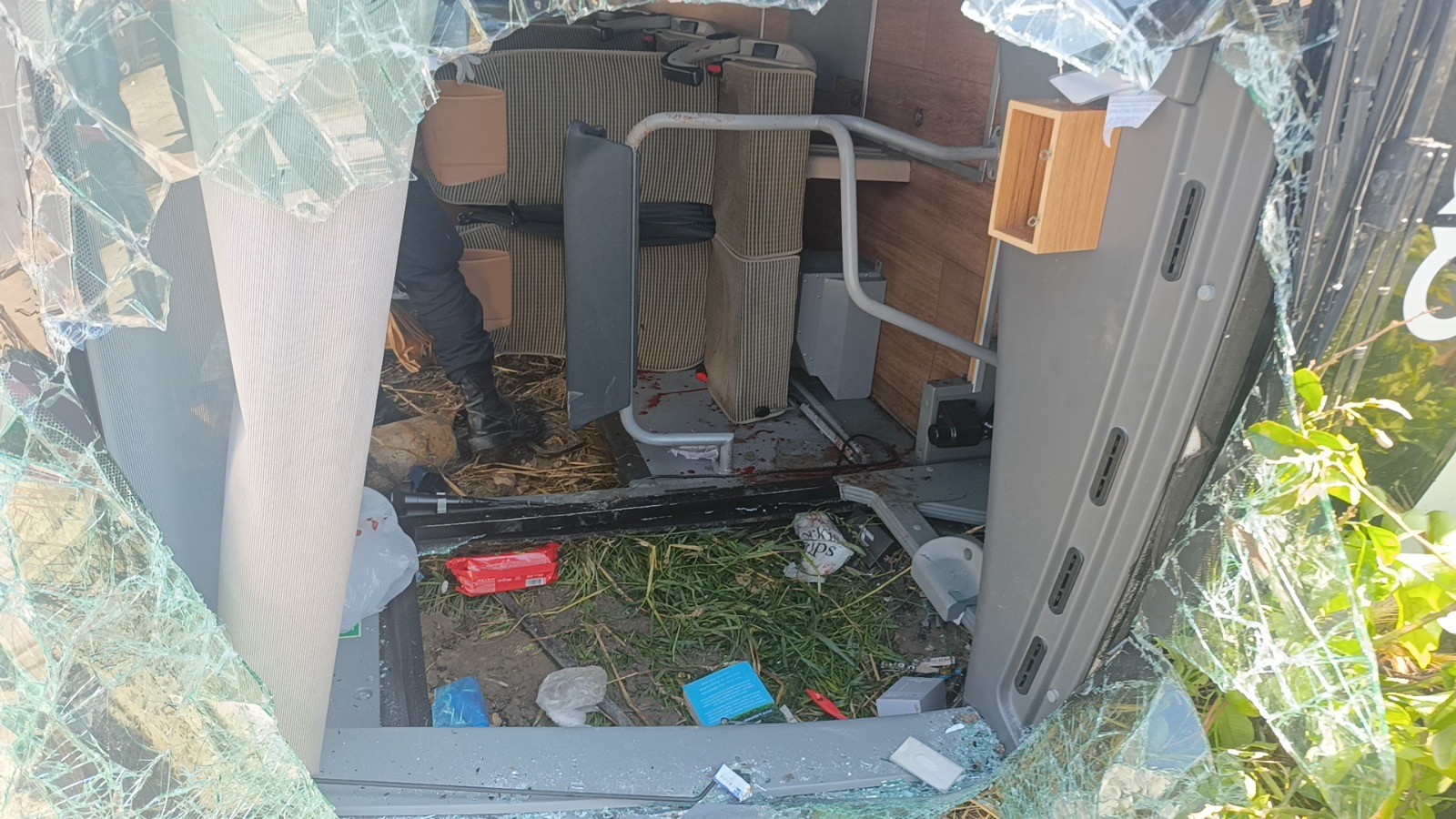Antalya’da 18 Rus Turistin Yaralandığı Tur Midibüsünün Devrilme Anı Kamerada (8)