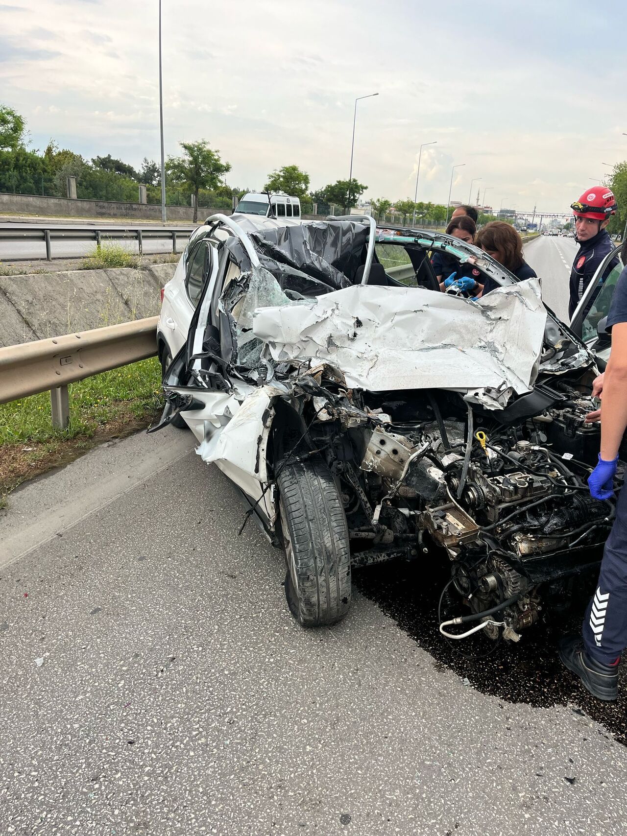 Antalya’da Genç Sürücünün Feci Ölümü Ailesi Gözyaşlarına Boğuldu (4)