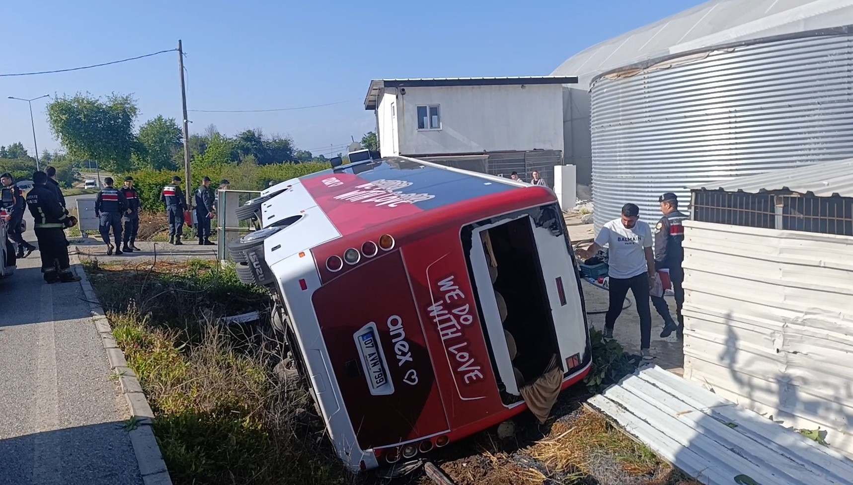 Antalya’da Tur Midibüsü Devrildi 18’I Rus Uyruklu 19 Kişi Yaralandı (3)