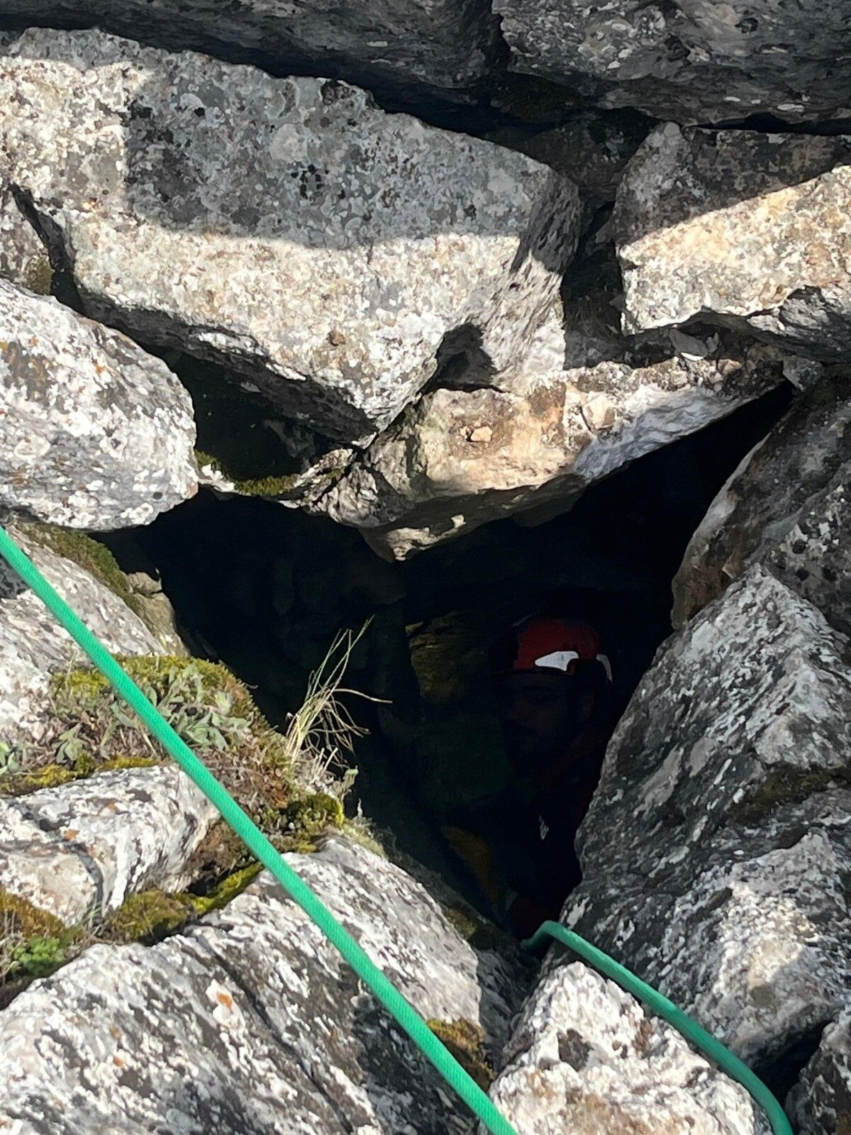 Burdur’da Kayalıkta Mahsur Kalan Keçi Afad Ekipleri Tarafından Kurtarıldı (6)