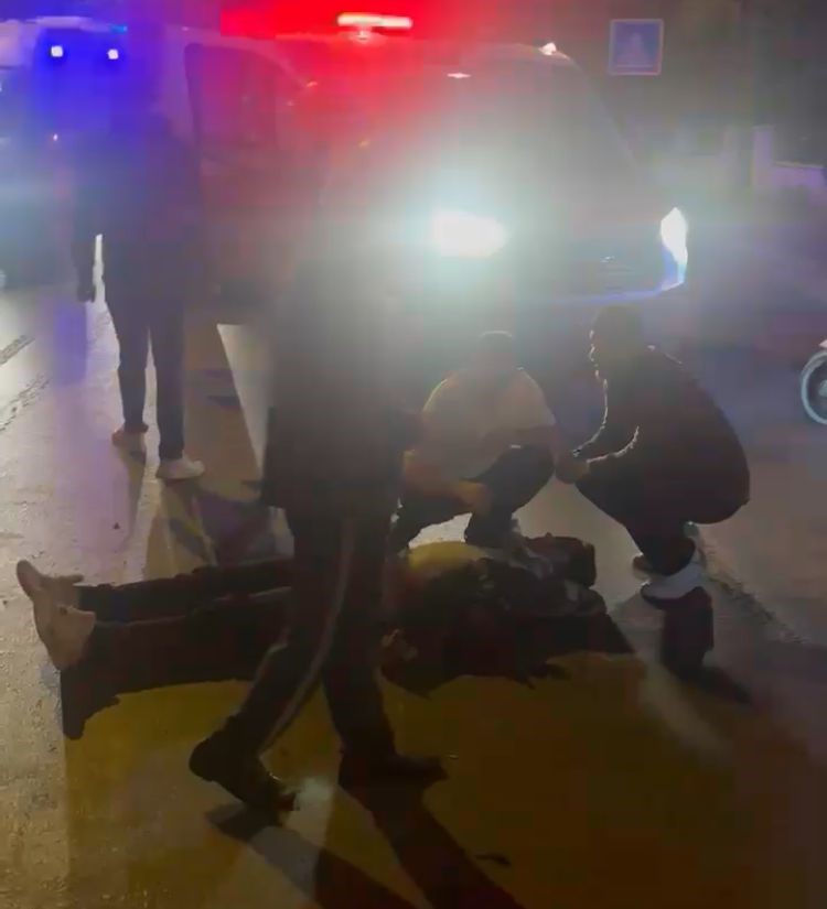 Gece Yarısı Korkunç Kaza Araç Bahçeye Girdi, 2'Si Ağır 9 Yaralı (3)
