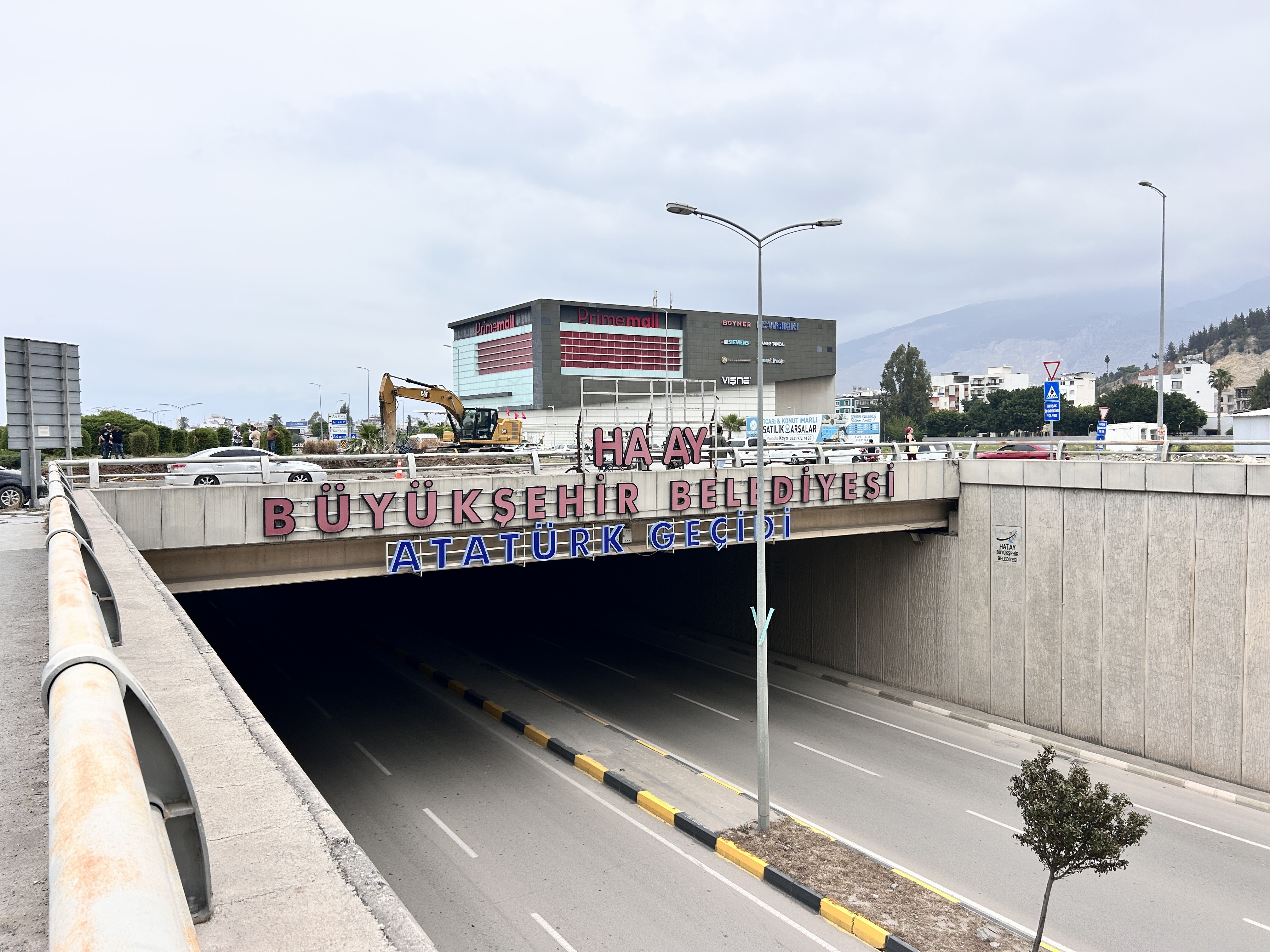 Hatay’da Tabelalardan ‘T’ Harfleri Kayboldu! Vatandaşlar Şaşkın (2)