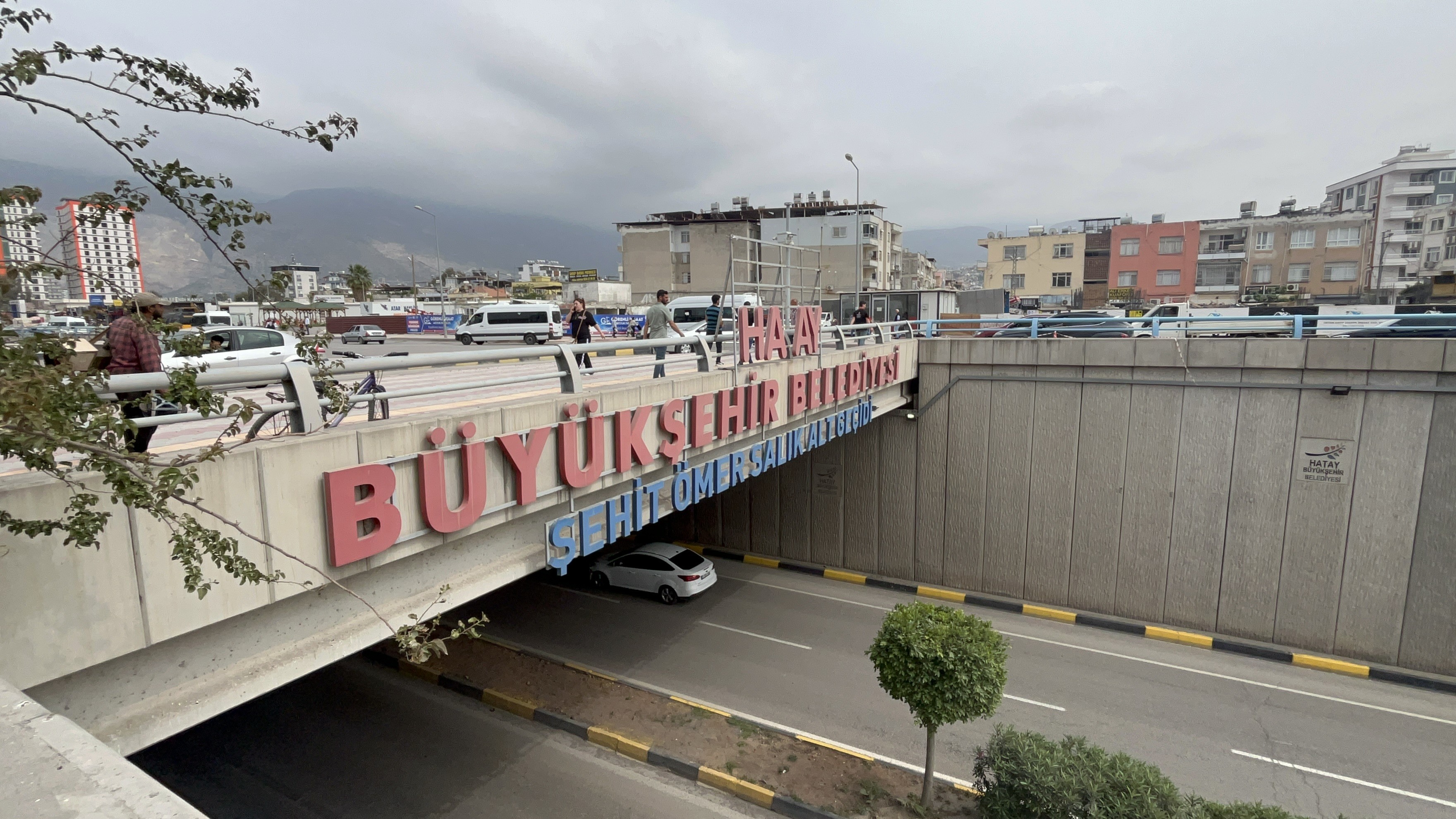 Hatay’da Tabelalardan ‘T’ Harfleri Kayboldu! Vatandaşlar Şaşkın (3)