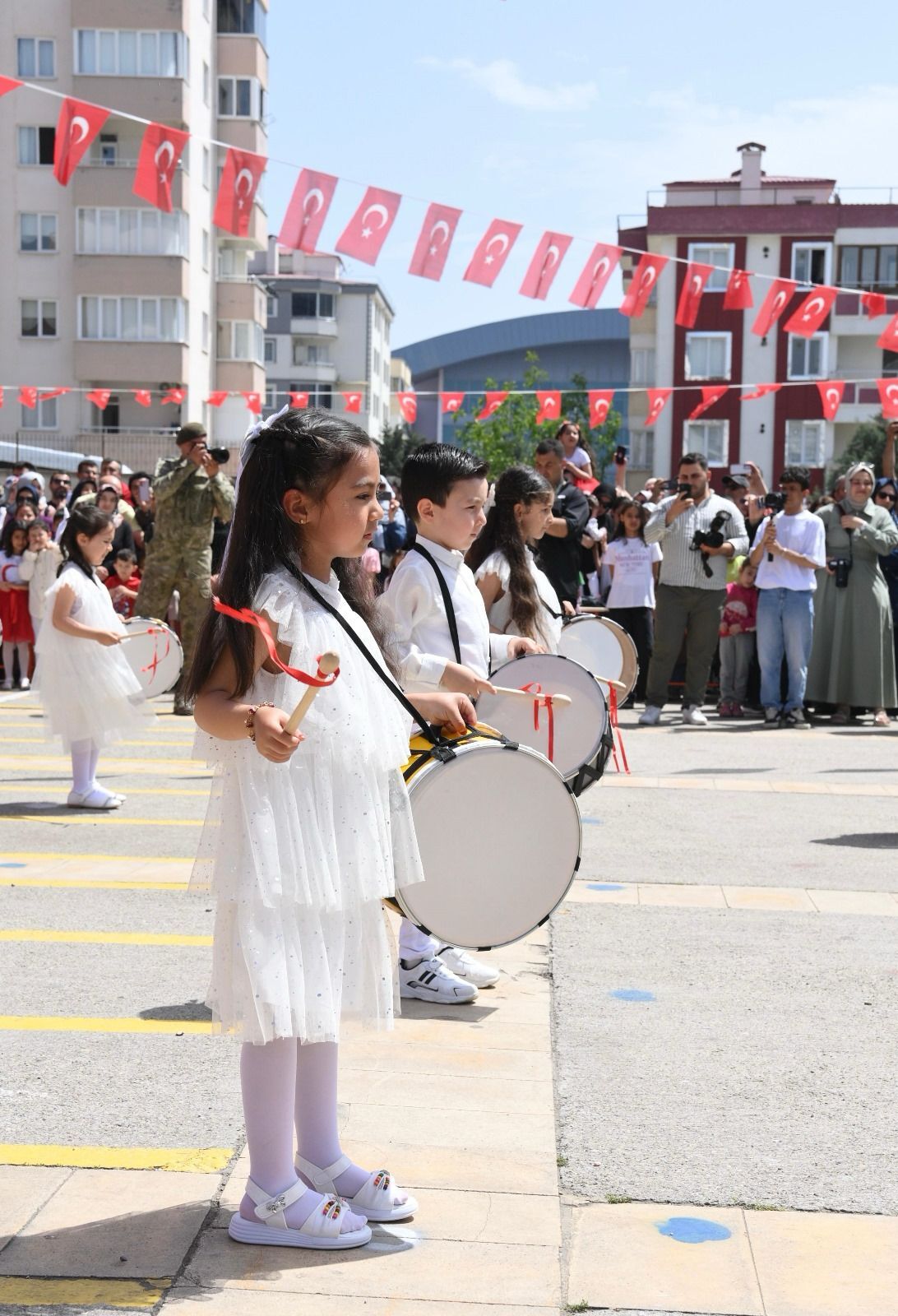 Kahramanmaraş 23 Nisan’ı Coşkuyla Kutladı Başkan Görgel Öğrencilerle Buluştu (8)