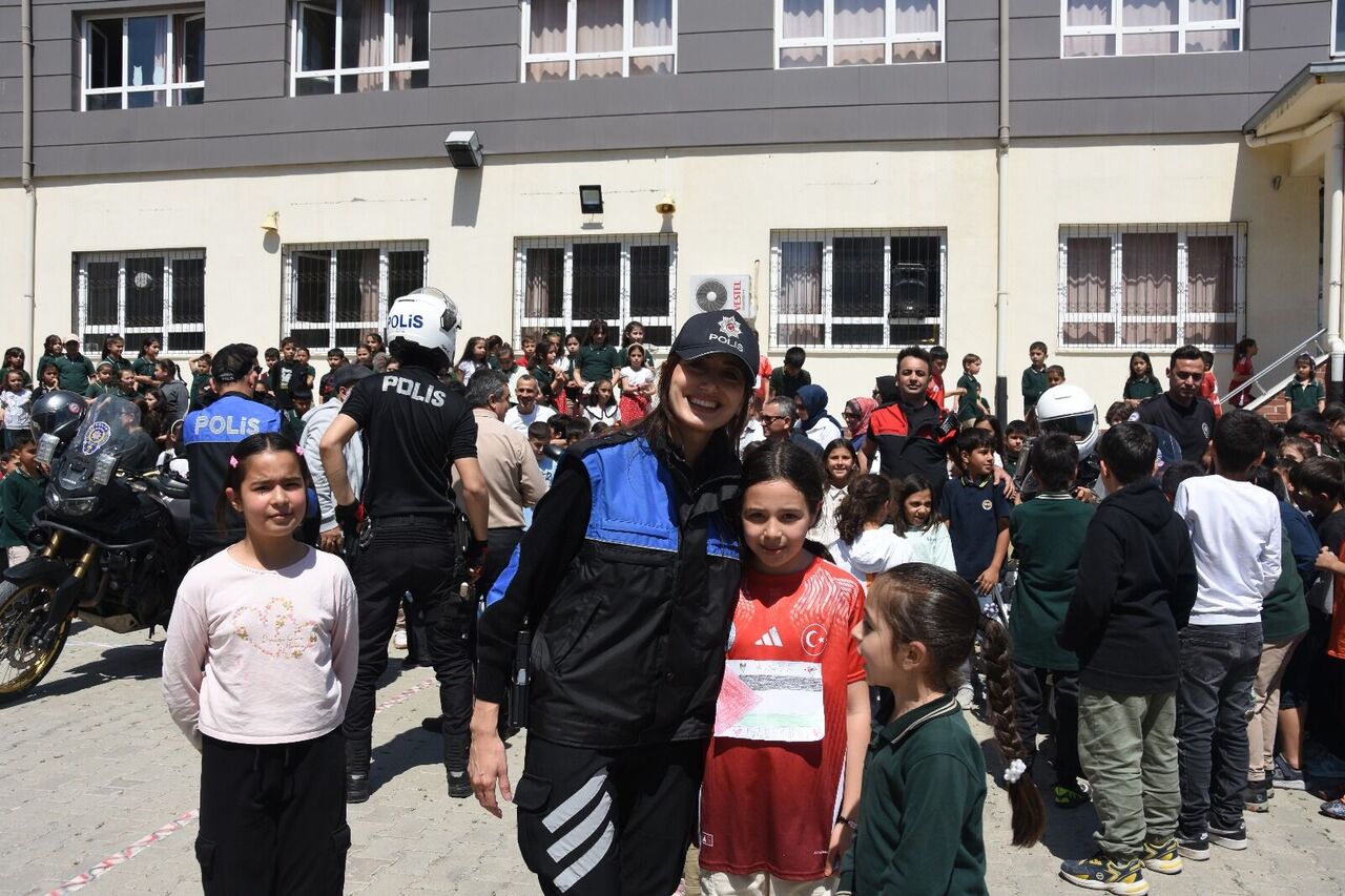 Kahramanmaraş Emniyeti, 23 Nisan’ı Çocuklarla Coşkuyla Kutladı (1)