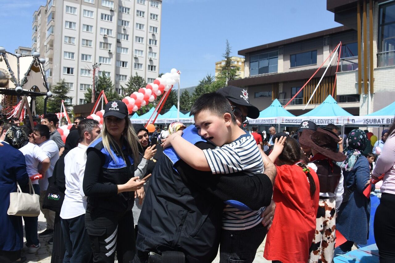 Kahramanmaraş Emniyeti, 23 Nisan’ı Çocuklarla Coşkuyla Kutladı (2)