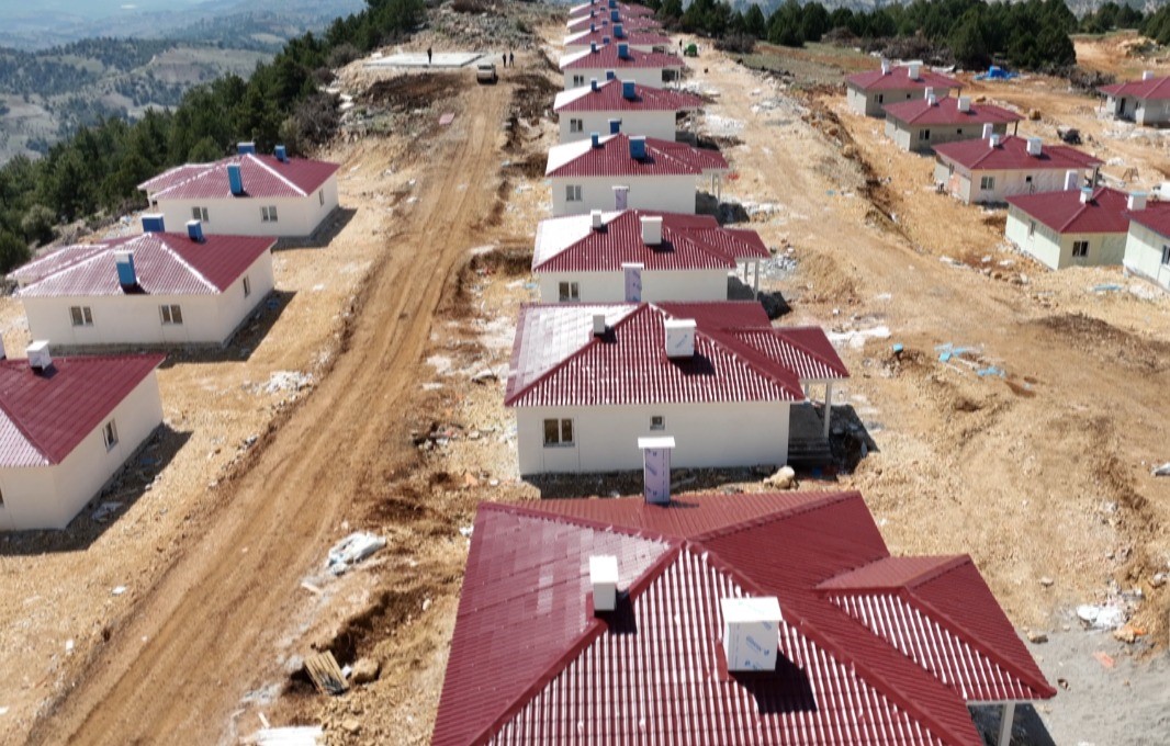 Kahramanmaraş'ta 80 Yeni Çelik Ev Depremzedelere Teslim Ediliyor (1)