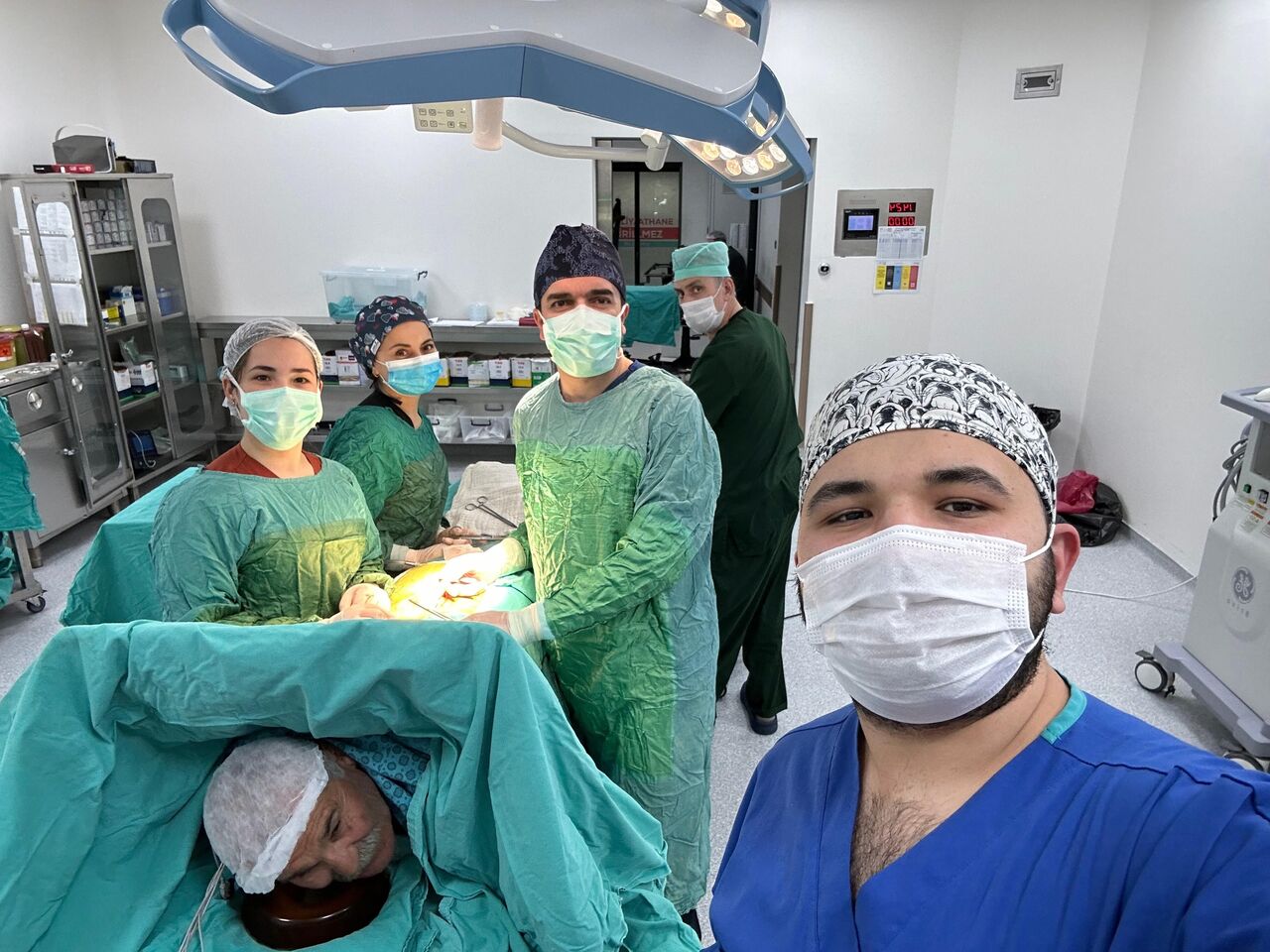 Kahramanmaraş'ta Arabesk Müzik Eşliğinde Geçirilen Sıradışı Bel Fıtığı Ameliyatı (1)