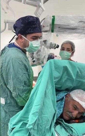 Kahramanmaraş'ta Arabesk Müzik Eşliğinde Geçirilen Sıradışı Bel Fıtığı Ameliyatı (2)