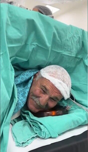 Kahramanmaraş'ta Arabesk Müzik Eşliğinde Geçirilen Sıradışı Bel Fıtığı Ameliyatı (3)