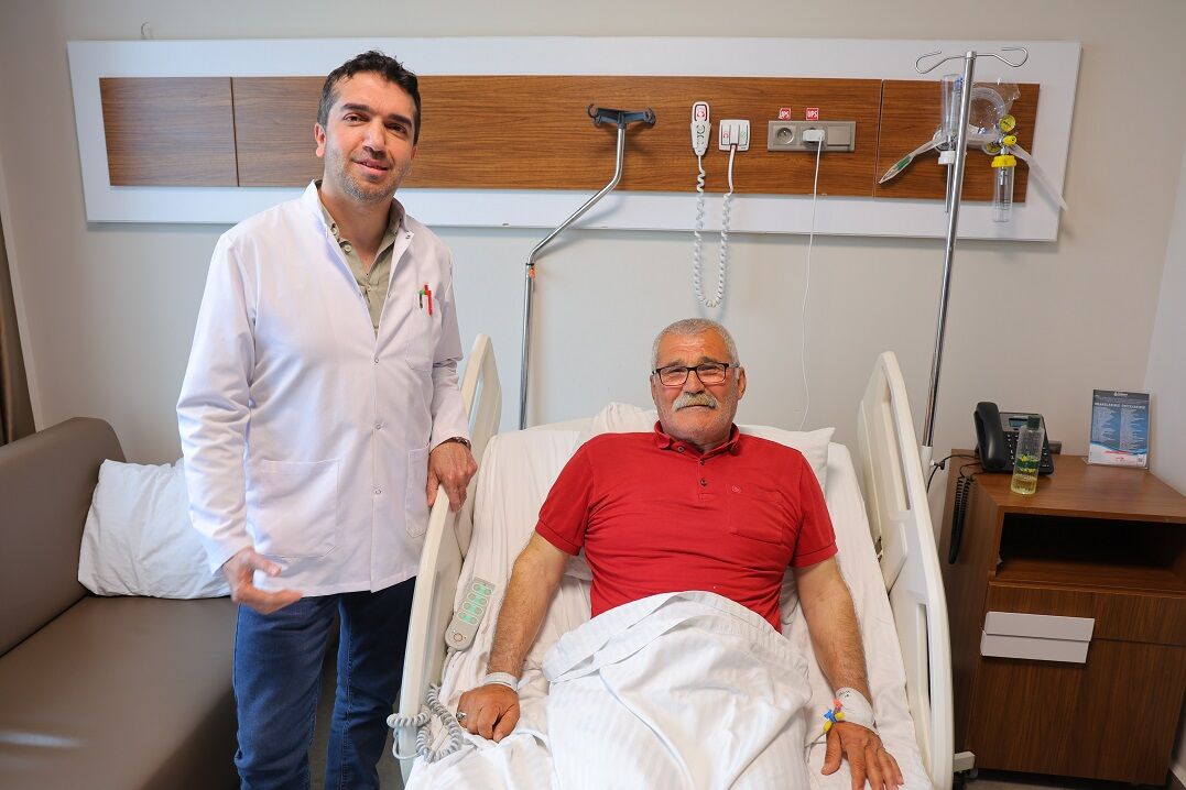 Kahramanmaraş'ta Arabesk Müzik Eşliğinde Geçirilen Sıradışı Bel Fıtığı Ameliyatı (4)