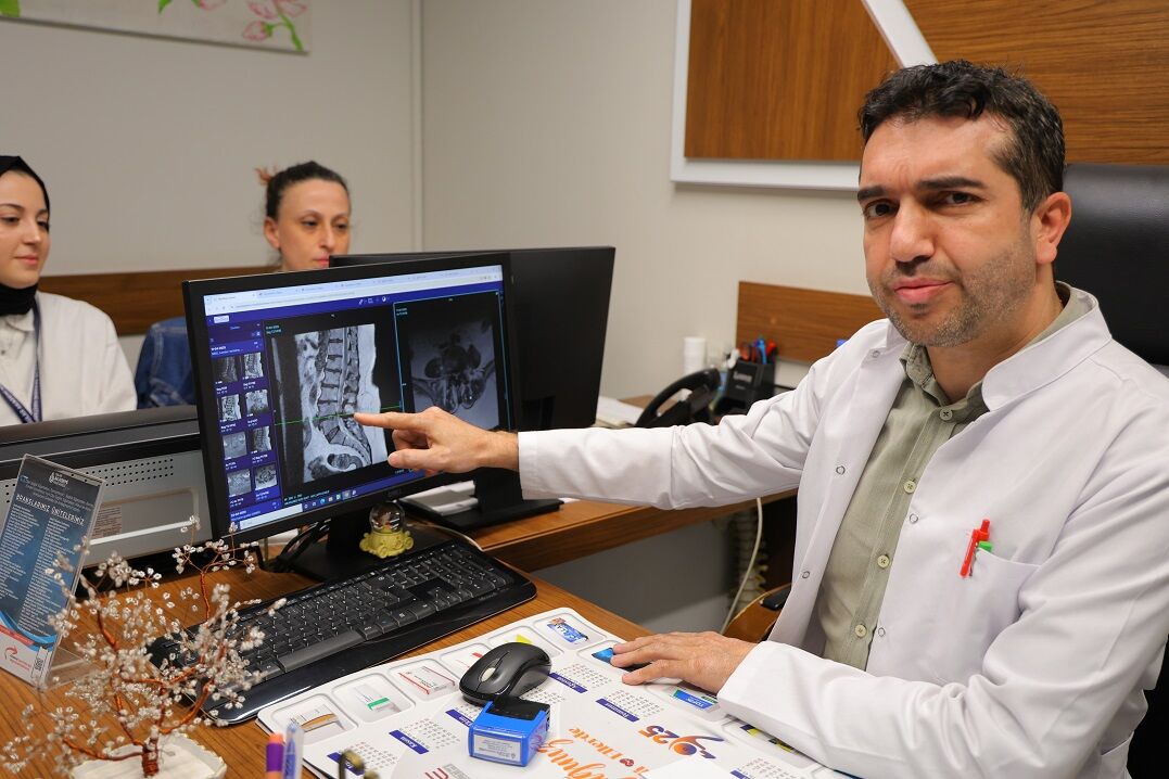 Kahramanmaraş'ta Arabesk Müzik Eşliğinde Geçirilen Sıradışı Bel Fıtığı Ameliyatı (5)