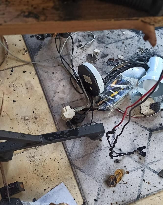 Kahramanmaraş’ta Balkonda Şarjda Unutulan Telefon Patladı Ev Alev Aldı! (3)