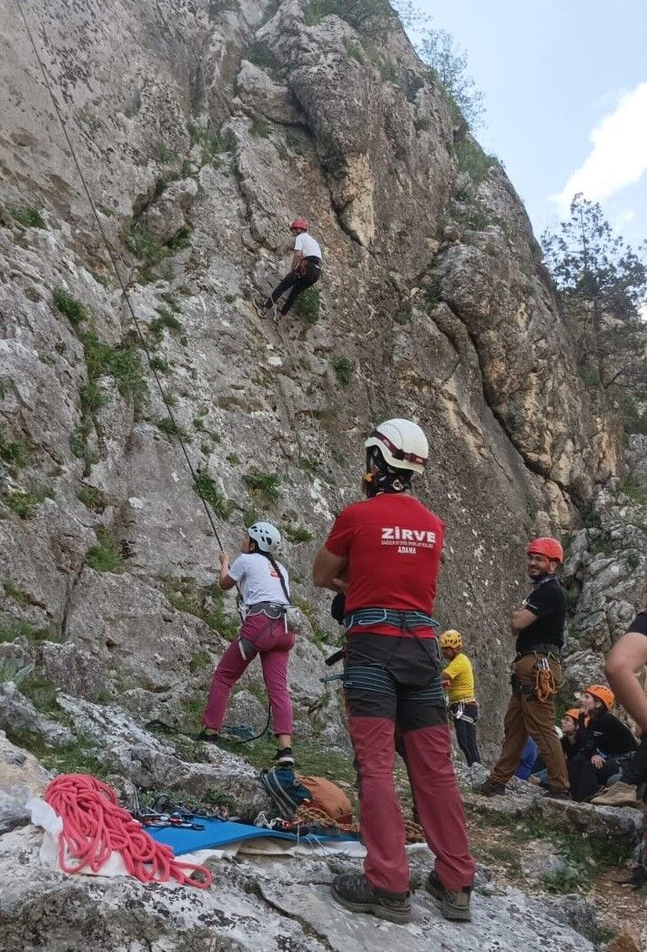 Kahramanmaraş'ta Dağcılık Eğitimi Sporcular Doğada Yeteneklerini Geliştirdi (1)