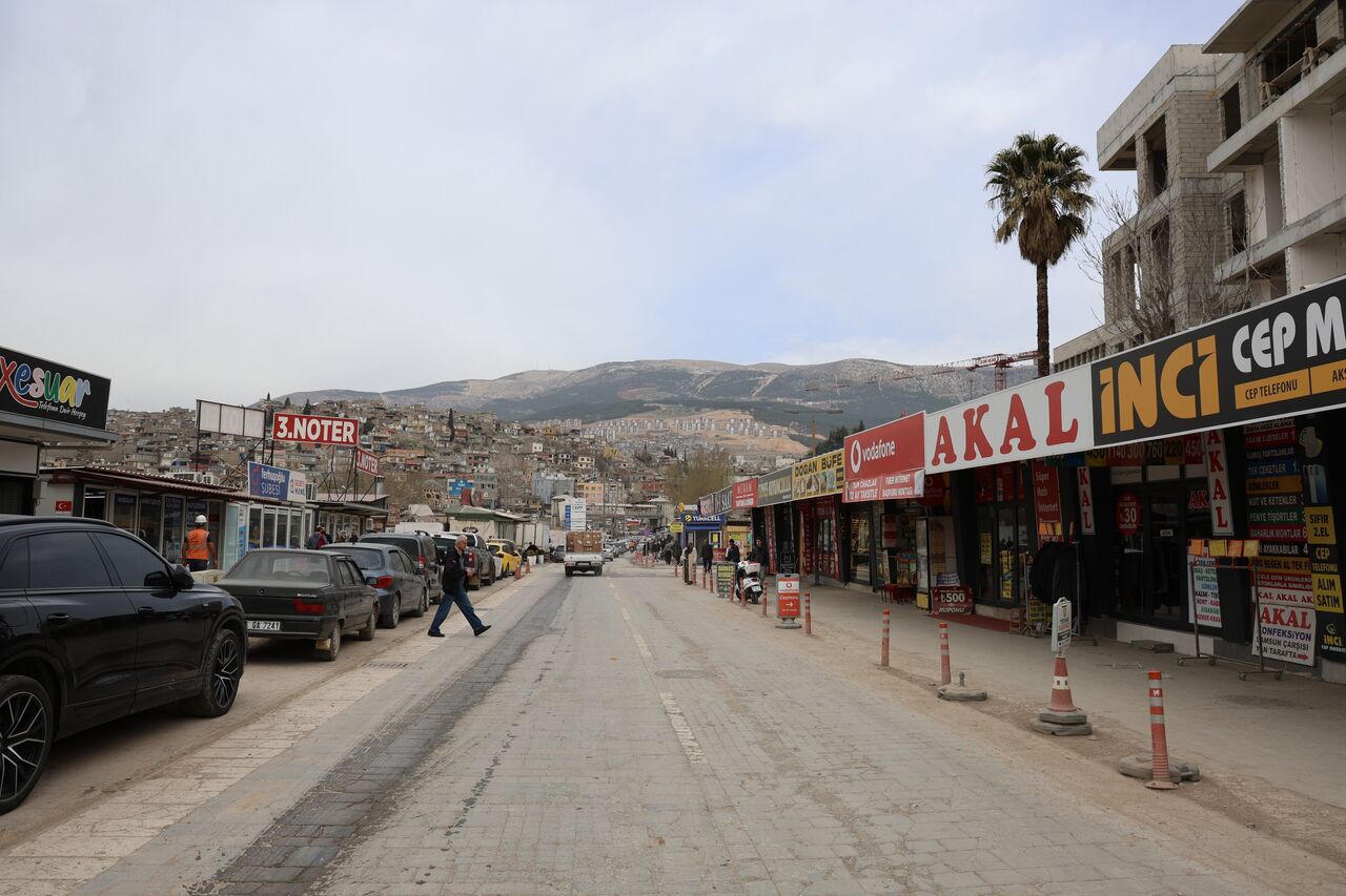 Kahramanmaraş’ta Dünyanın En Saçma Binasının Yerine Yeni İş Hanı İnşa Ediliyor (5)