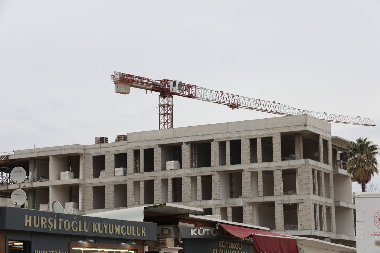 Kahramanmaraş’ta Dünyanın En Saçma Binasının Yerine Yeni İş Hanı İnşa Ediliyor (8)