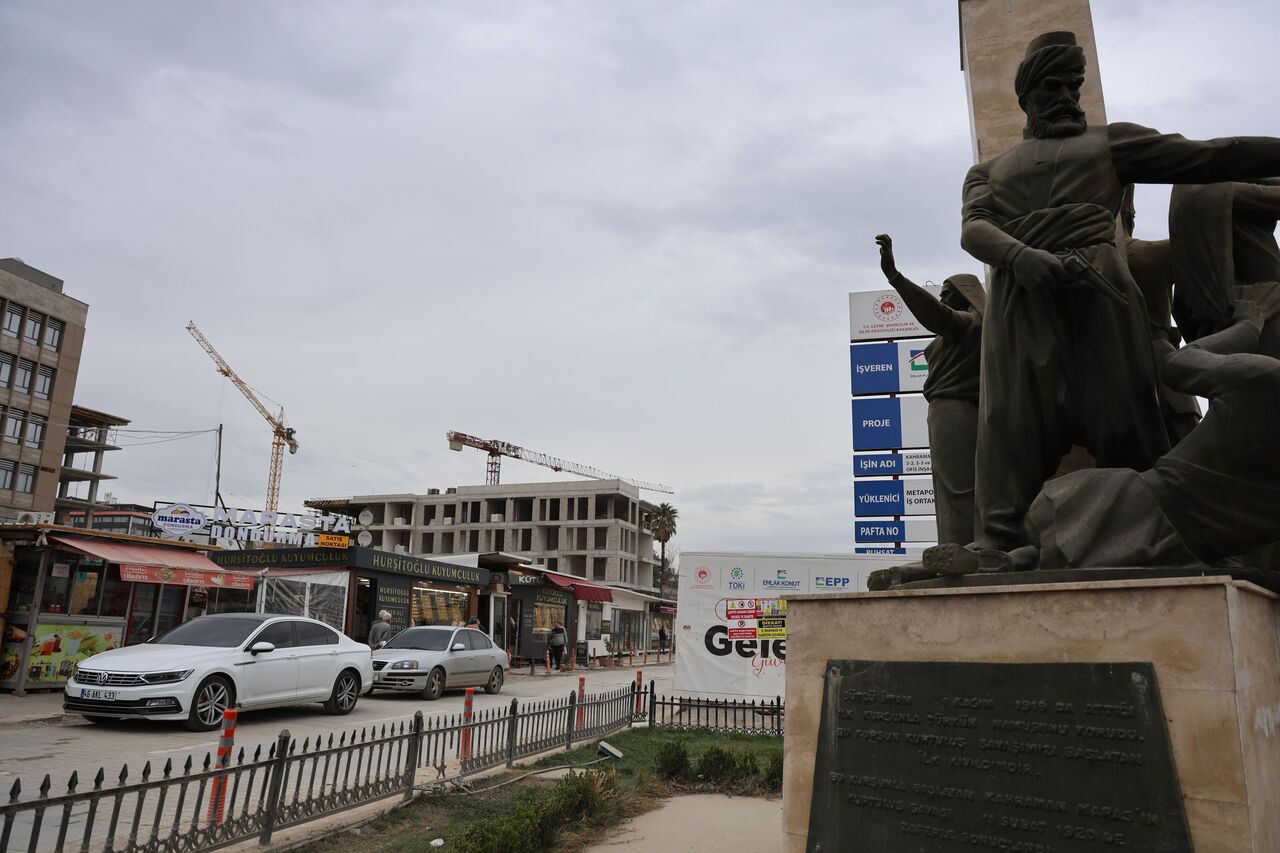 Kahramanmaraş’ta Dünyanın En Saçma Binasının Yerine Yeni İş Hanı İnşa Ediliyor (9)