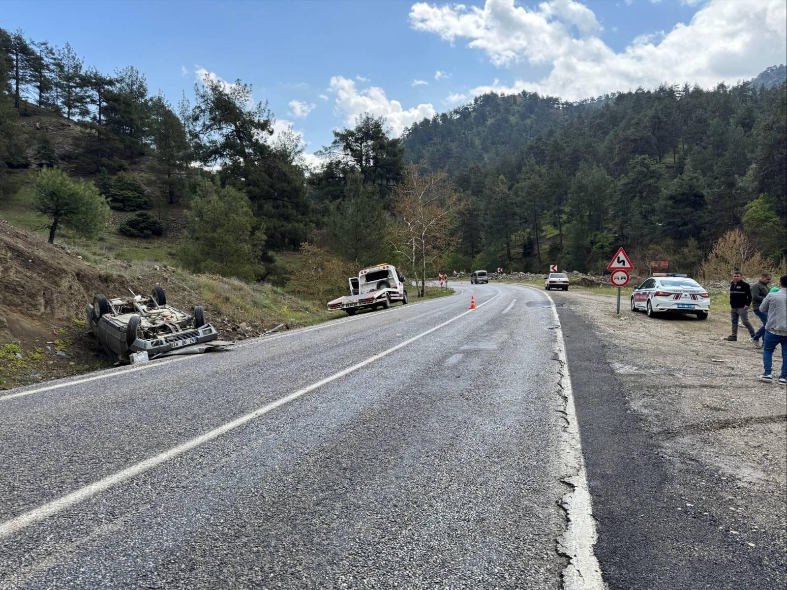 Kahramanmaraş’ta Feci Kaza Takla Atan Otomobilde 2’Si Çocuk 3 Yaralı (1)