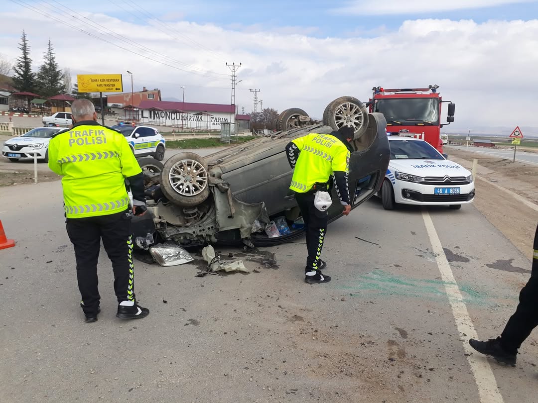 Kahramanmaraş’ta Otomobil Takla Attı, 2 Yaralı (4)