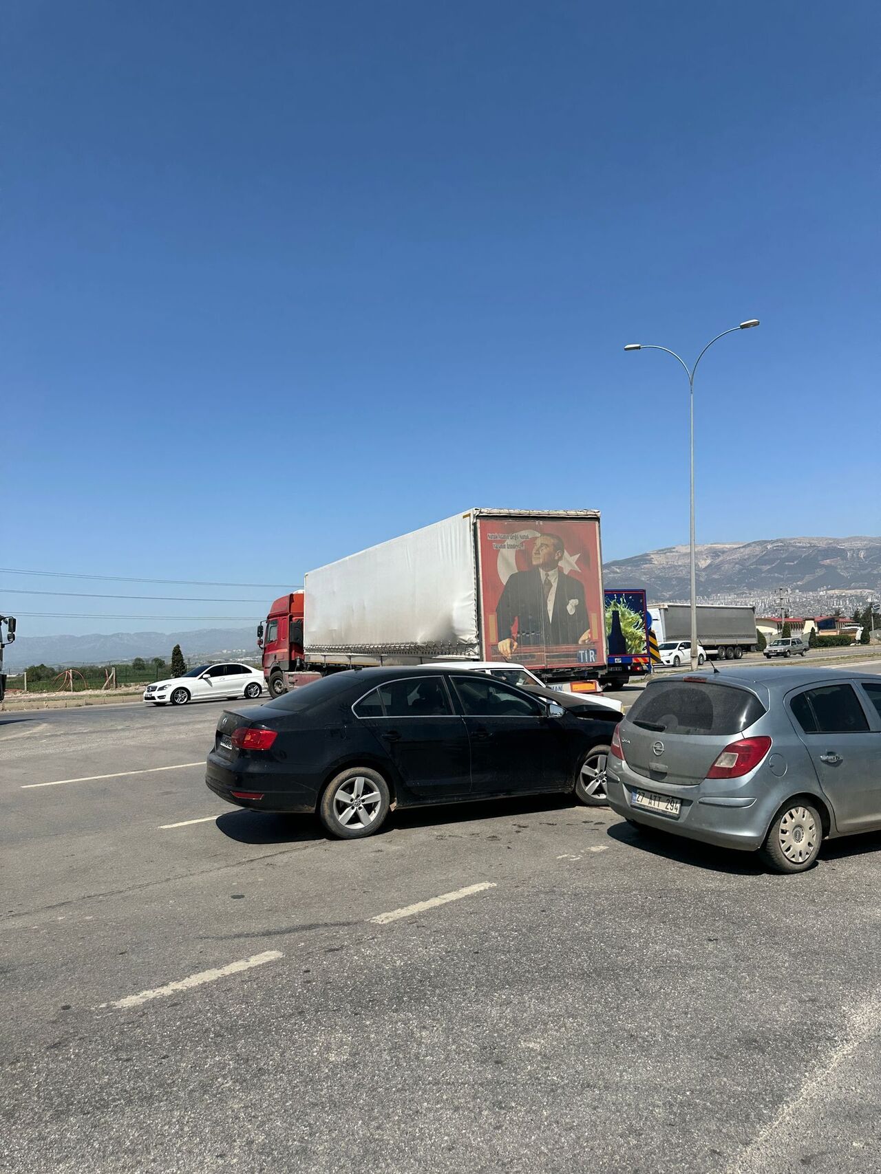 Kahramanmaraş’ta Otomobil Tıra Çarptı! (2)