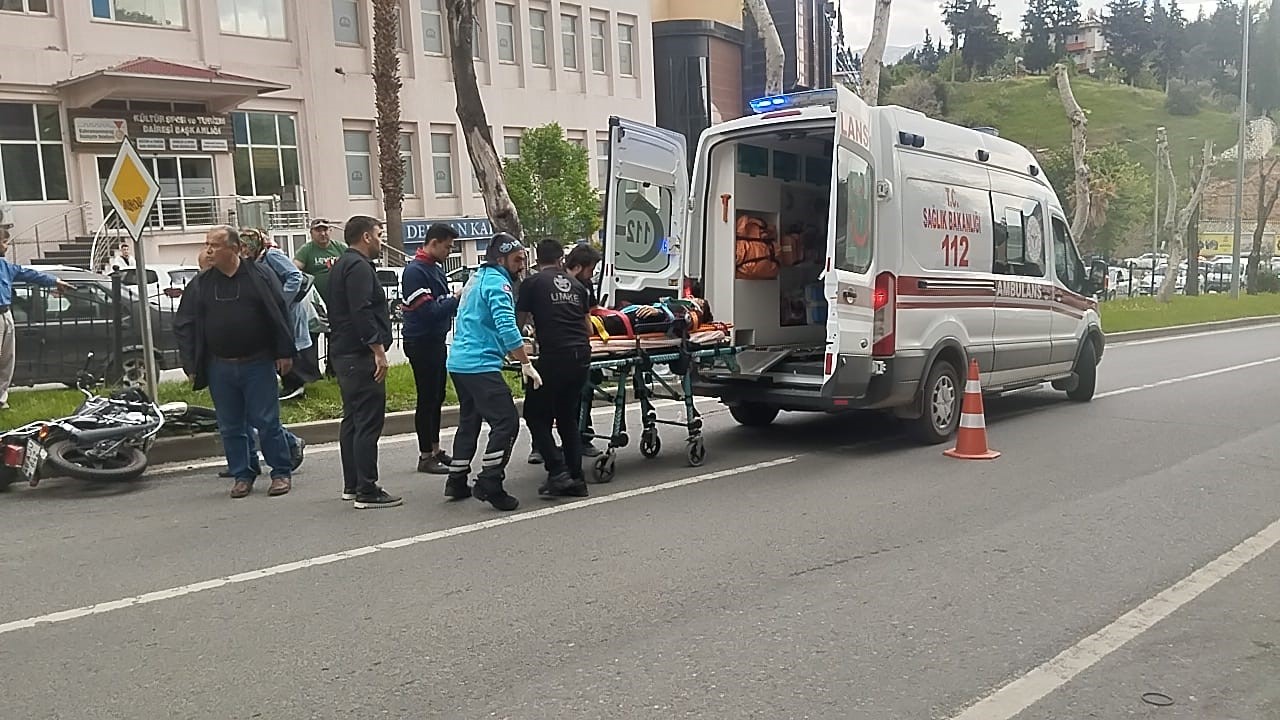 Kahramanmaraş’ta Şekerdere Bulvarı’nda Motosiklet Kazası 1 Kişi Ağır Yaralandı (1)