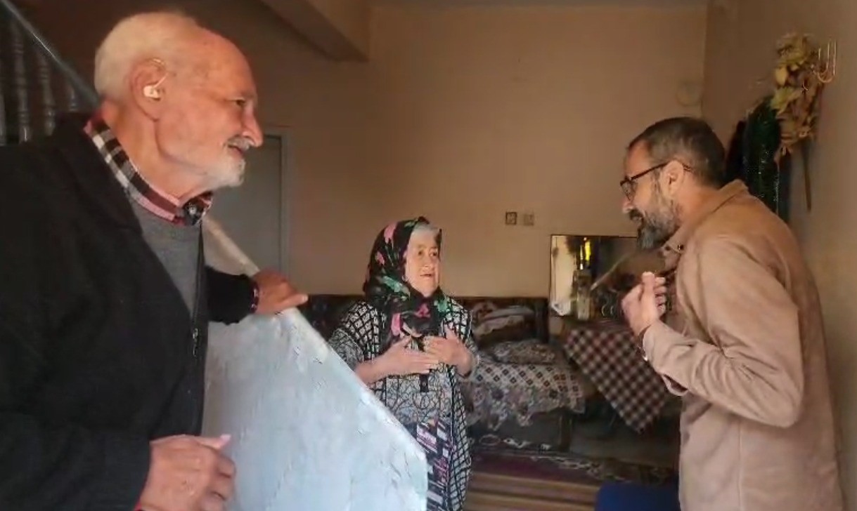 Kahramanmaraş'ta Yıkıntılar Arasında Yardımsever Ziyaret Yaşlı Çiftin Zor Günleri (1)