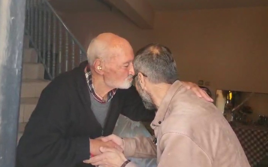 Kahramanmaraş'ta Yıkıntılar Arasında Yardımsever Ziyaret Yaşlı Çiftin Zor Günleri (2)