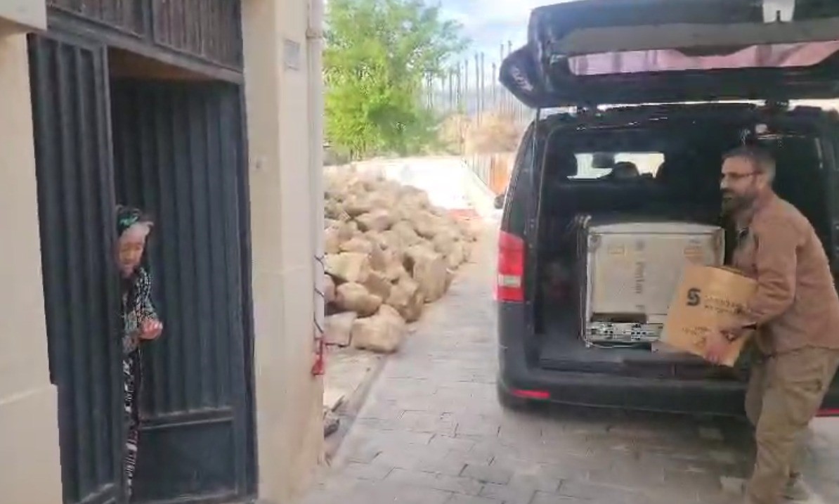 Kahramanmaraş'ta Yıkıntılar Arasında Yardımsever Ziyaret Yaşlı Çiftin Zor Günleri (3)