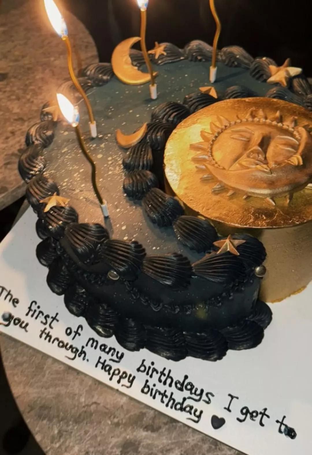 Kızılcık Şerbeti’nin Yıldızı Sevgilisiyle Yeni Yaşına Girdi (2)