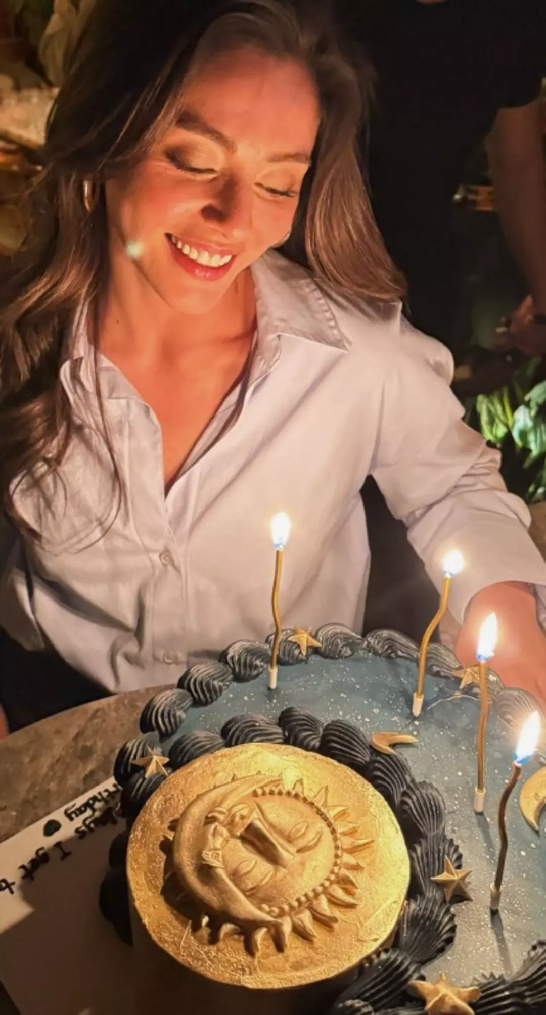 Kızılcık Şerbeti’nin Yıldızı Sevgilisiyle Yeni Yaşına Girdi (4)