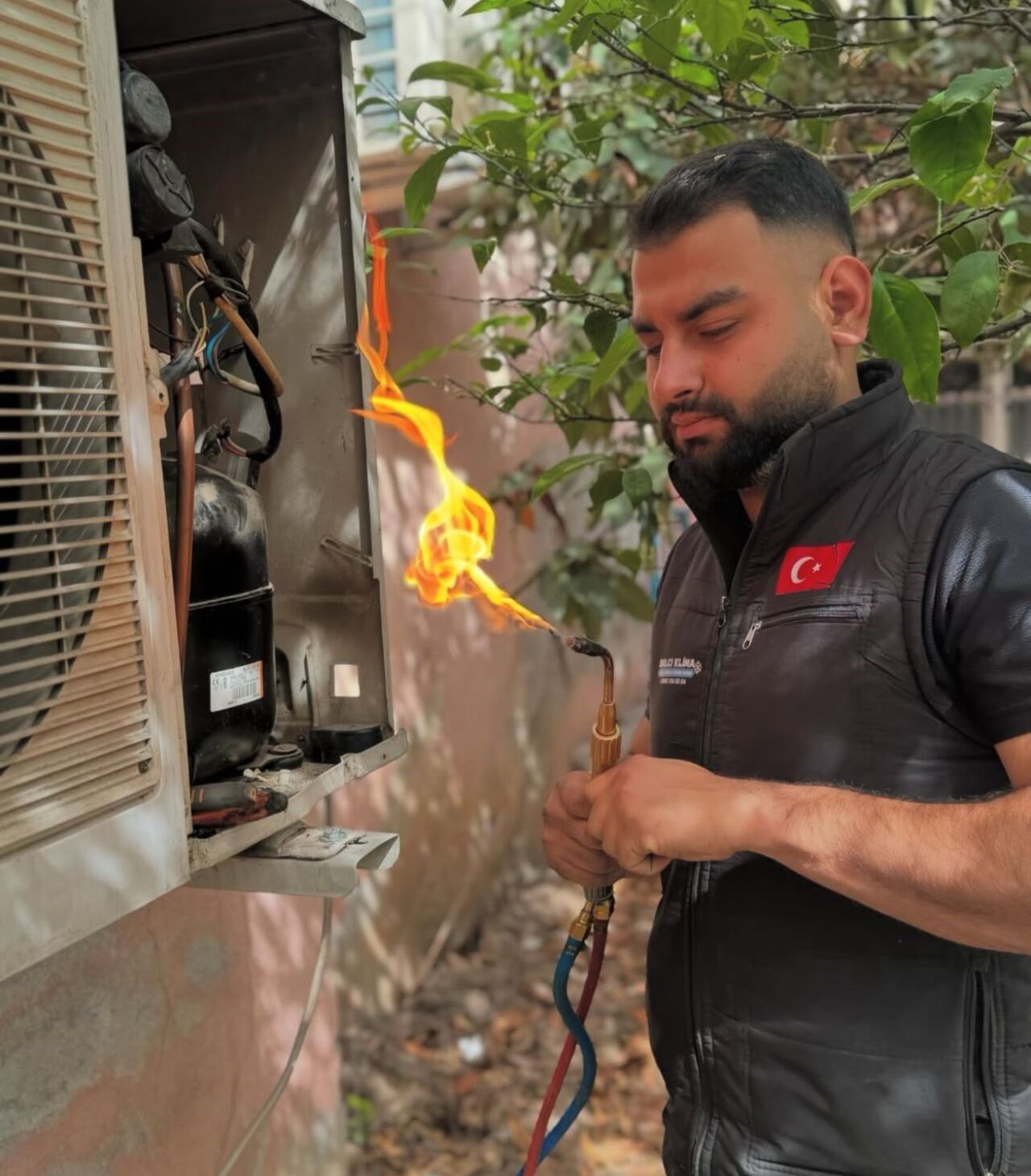 Klima Montajı Yaparken Dengesini Kaybeden Genç 3. Kattan Düştü (4)