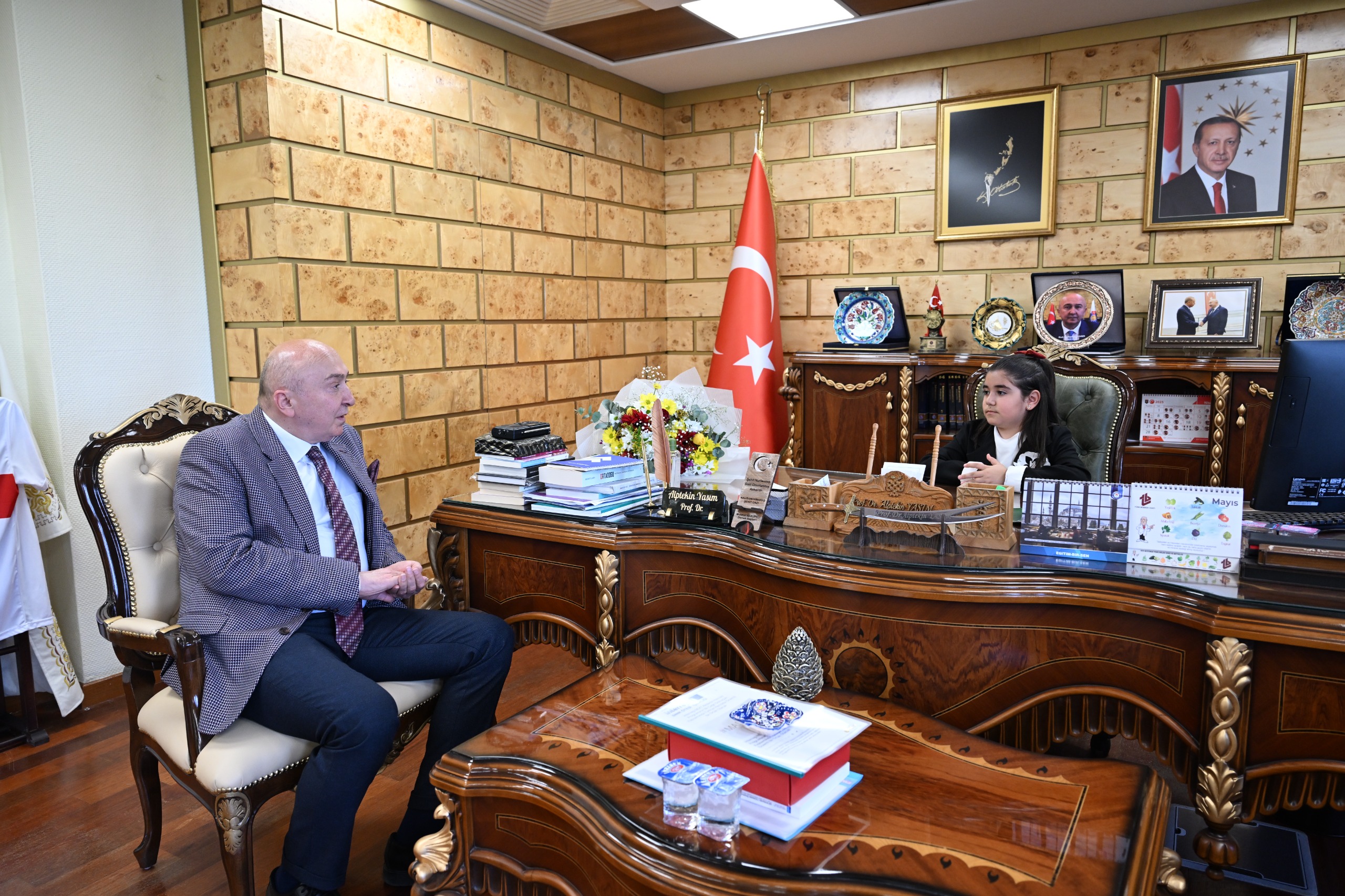 Ksü’de 23 Nisan Sürprizi Minik Gülce Rektör Oldu (2)