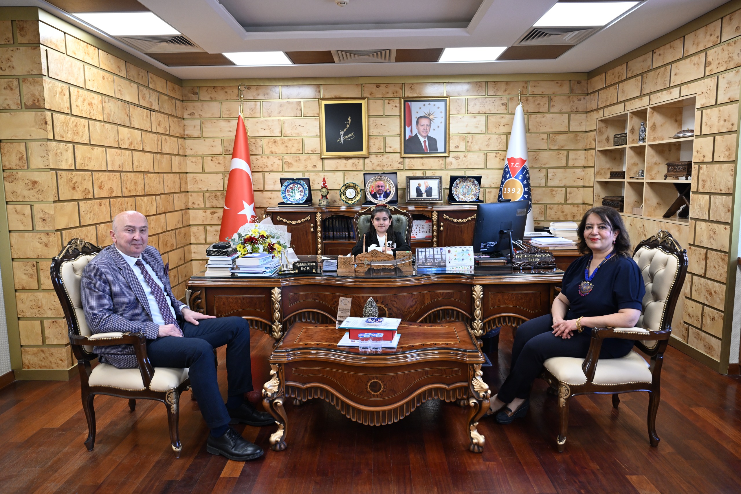 Ksü’de 23 Nisan Sürprizi Minik Gülce Rektör Oldu (4)