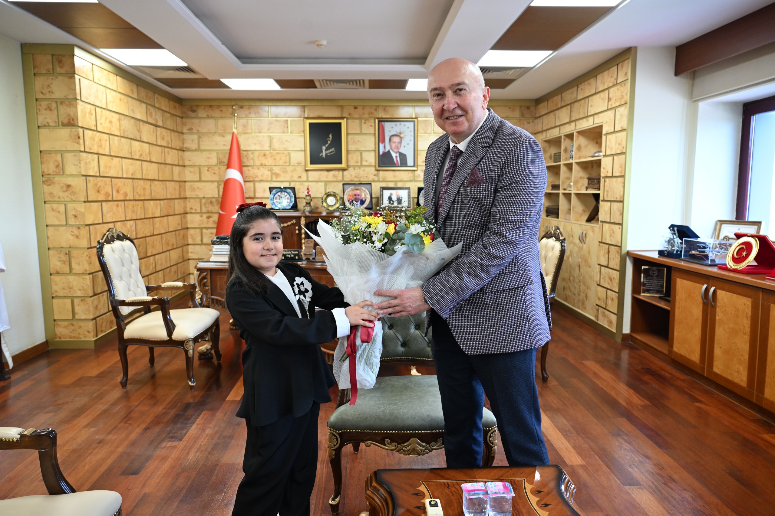 Ksü’de 23 Nisan Sürprizi Minik Gülce Rektör Oldu (7)