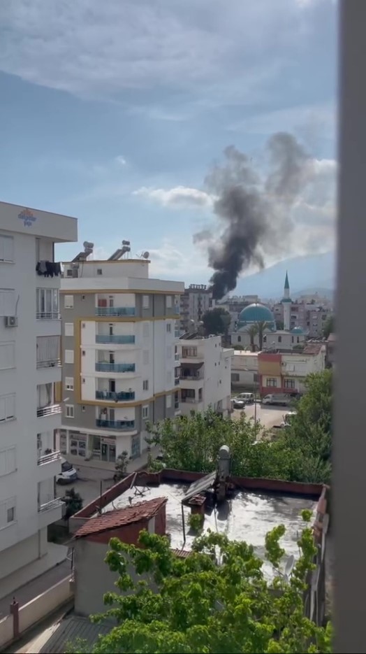 Kumluca’da Ahşap Kat Yangında Zarar Gördü Maddi Hasar Meydana Geldi (3)