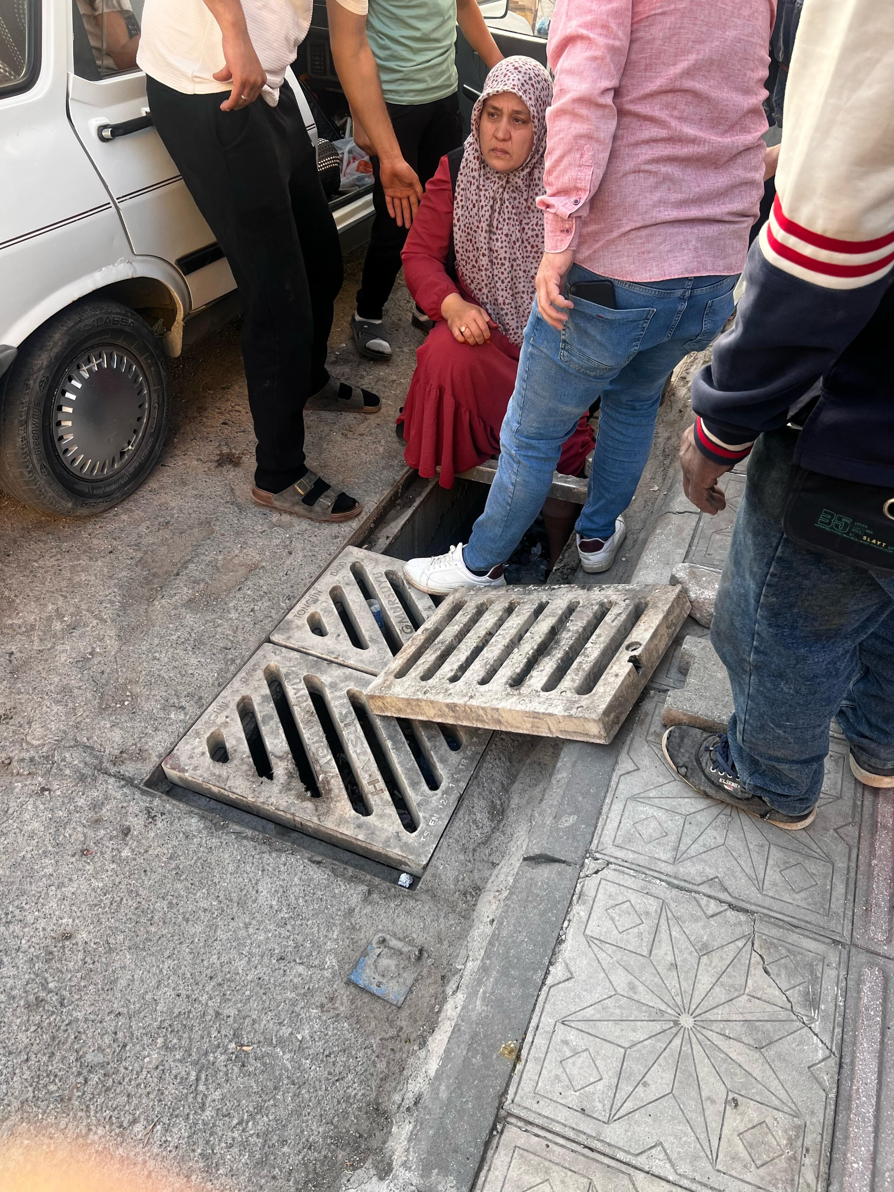 Mazgala Sıkışan Kadını İtfaiye Kurtardı (5)