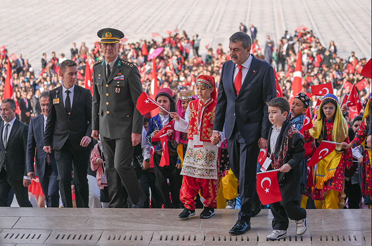 Türkiye, 23 Nisan Coşkusunu Yürekten Yaşıyor (6)