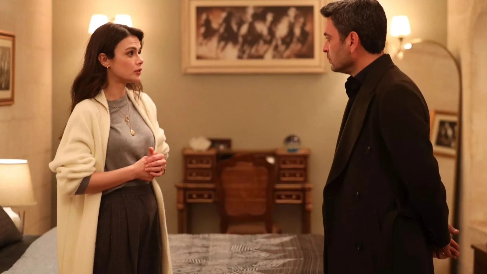 Uzak Şehir 20. Bölümde Gerilim Tırmanıyor! Deniz Kayboldu, Cihan Nehire Atladı