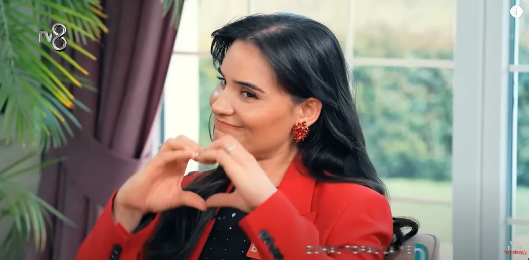 Zuhal Topal'la Yemekteyiz Bergen Kimdir, Kaç Yaşında, Nereli Bergen Instagram (2)