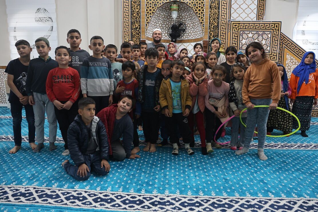 Camiyi Çocuklara Sevdiren İmam 4 Kişiden 100 Çocuğa (1)