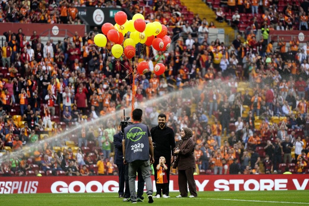 Cimbom’dan Veda Gecesi Muslera Gözyaşlarıyla Uğurlandı, Galatasaray 11’De 11 Yaptı (2)