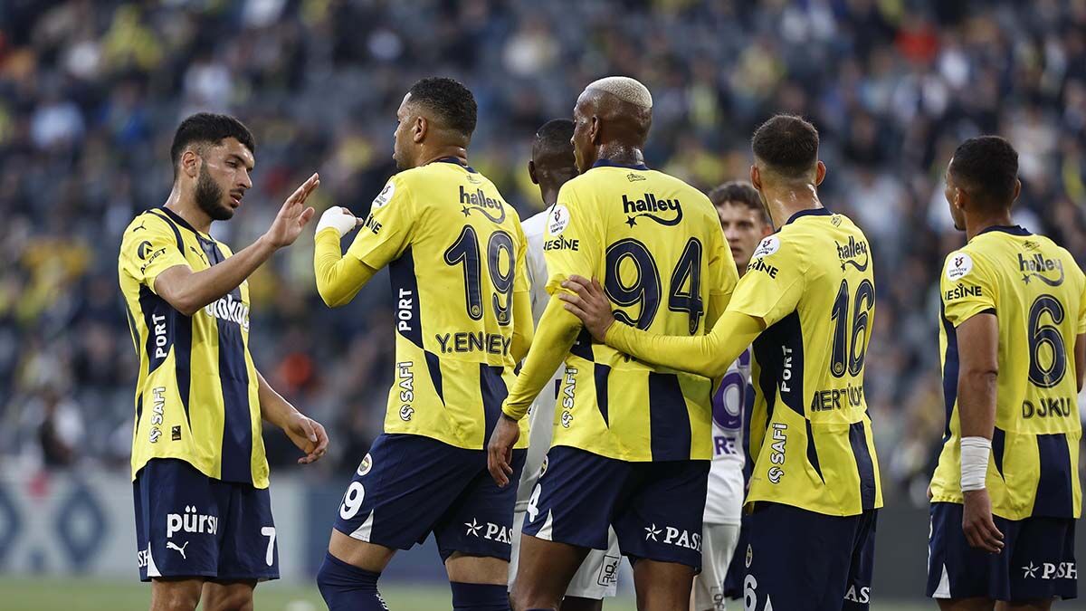 Fenerbahçe’de 15 Futbolcu İçin Kader Anı Kimler Ayrılıyor, Kimler Kalıyor