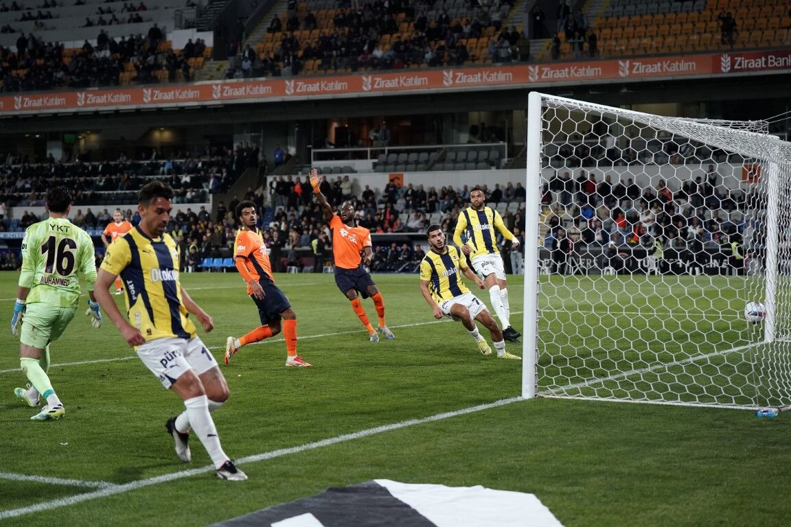 Fenerbahçe’den Kritik Zafer! Başakşehir Deplasmanında 4 Gollü Galibiyet (1)