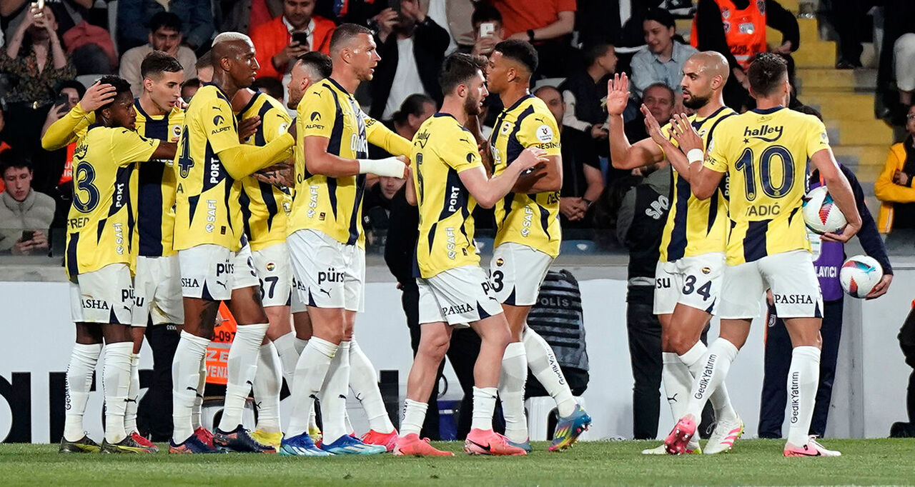 Fenerbahçe’den Kritik Zafer! Başakşehir Deplasmanında 4 Gollü Galibiyet (2)