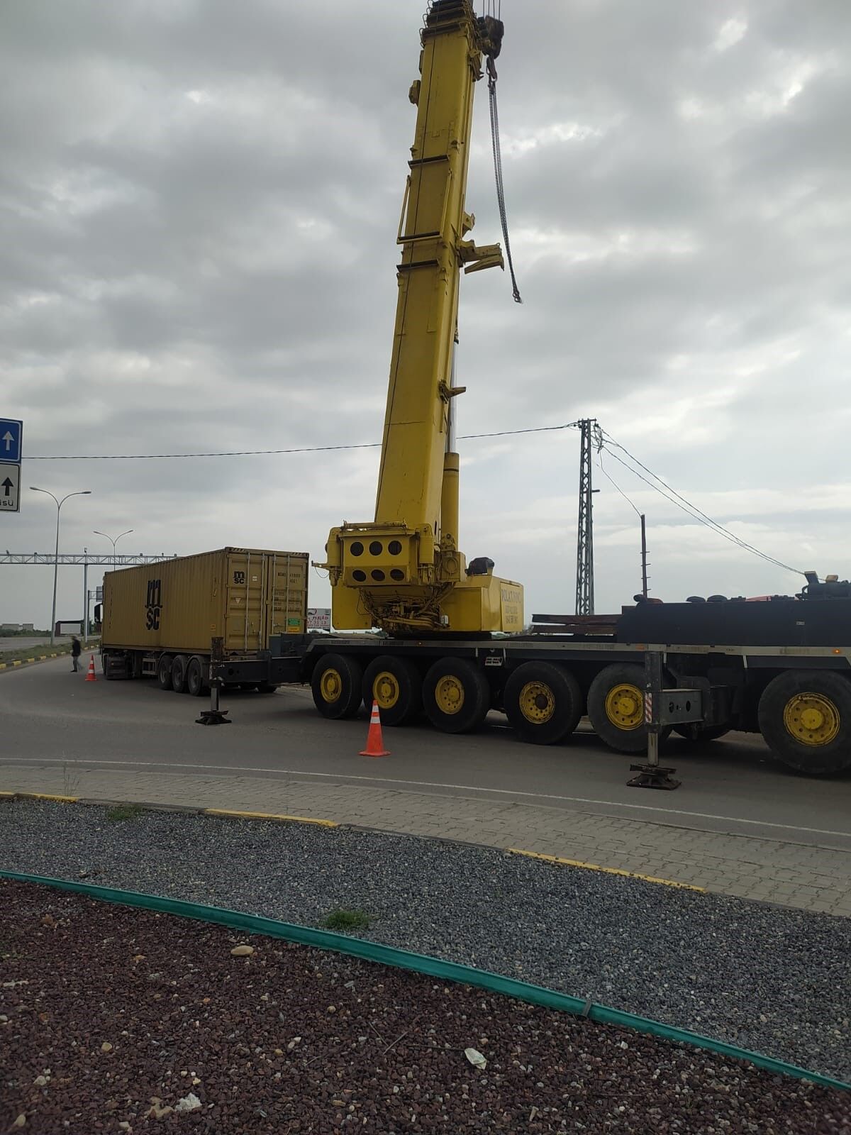 Gaziantep'te Pamuk Yüklü Tır Virajı Alamadı Dorse Yan Yattı (5)
