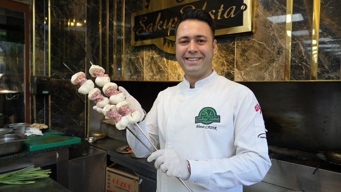 Gaziantep'te Yılda Sadece 3 Hafta Yapılıyor Sarımsak Kebabına Akın Var! (3)